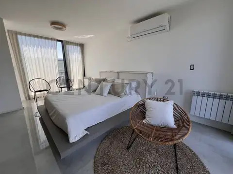 CASA TRIPLEX  A ESTRENAR EN TIGRE – CAMINO DE LOS REMEROS | SUNNY