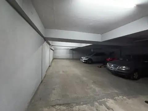 venta de Cochera fija cubierta en planta baja Flores mts del subte A