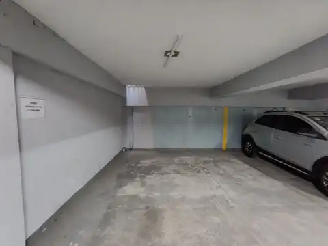 venta de Cochera fija cubierta en planta baja Flores mts del subte A