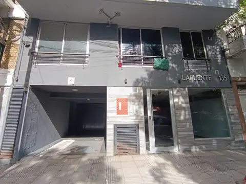 venta de Cochera fija cubierta en planta baja Flores mts del subte A