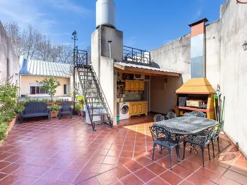 Casa y/o Lote en Bernaldes 1100