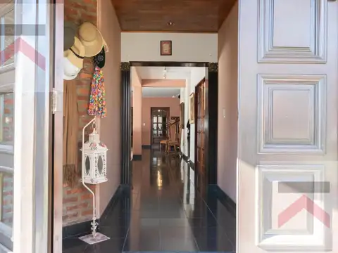 Casa 9 ambientes con 5 baños