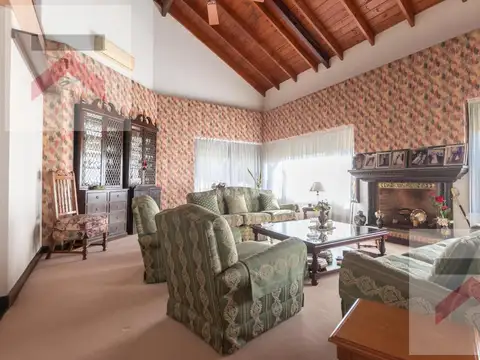 Casa en Venta con 3 cocheras