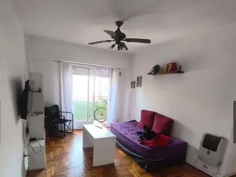 VENTA DE DEPTO. DE 3 AMB. CON BCON. CORRIDO  Y COCHERA CUBIERTA  EN MONTE CASTRO