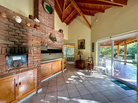 Casa en Venta con 2 cocheras