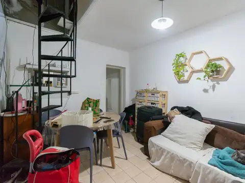 OPORTUNIDAD. PH 4 AMBIENTES CON AZOTEA A REFACCIONAR EN PARQUE CHAS.