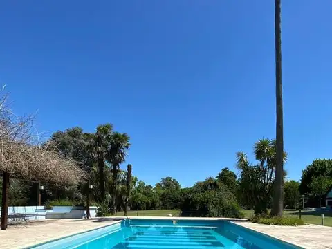 Casa 10 ambientes con 3 baños