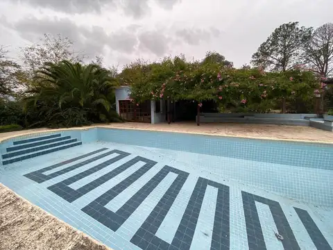 Casa en Venta con 3 cocheras