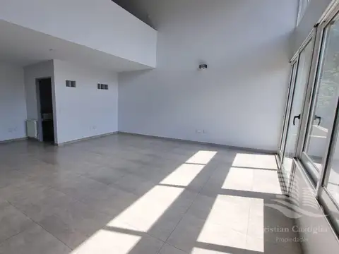Oficina en Venta con 3 cocheras