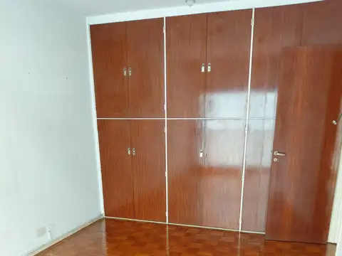 DEPARTAMENTO 4 AMBIENTES AL FRENTE UBICACION PRIVILEGIADA DE LA CIUDAD