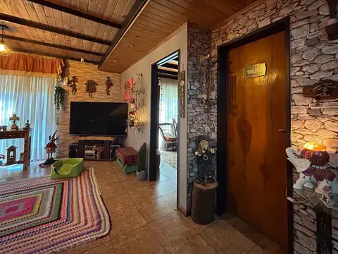 Casa 5 ambientes con 2 baños