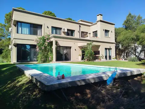 C.C. Los Cardales Sobre Lote grande de 905 m², 4/5 Dorm. Moderna, Luminosa