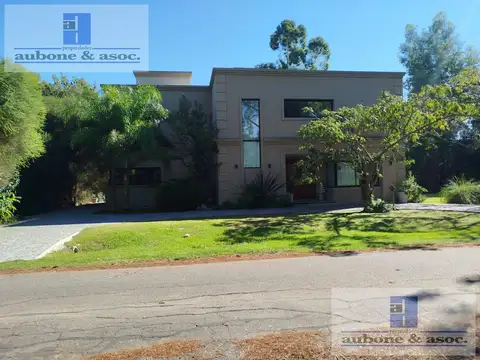 Casa en Alquiler de 4 dormitorios