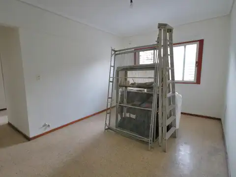 Depto Tipo Casa en Venta 50 años