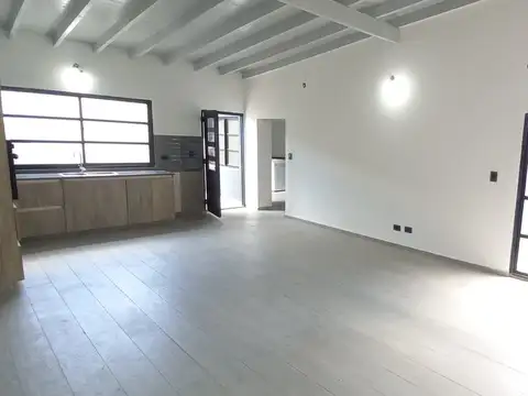 PH al contrafrente en 1° Piso con Terraza y Patio