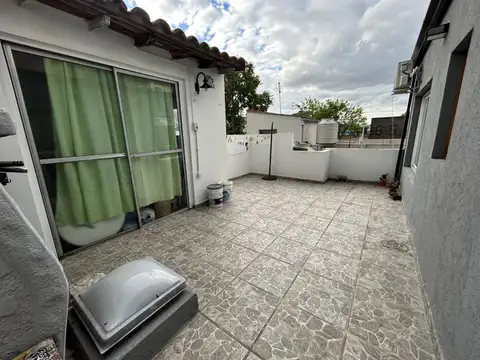 Venta Casa 3 amb con terraza quincho y parrilla en Banfield