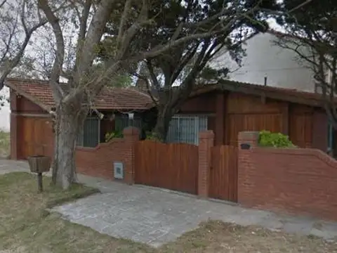 Casa en alquiler temporario - 2 Dormitorios 2 Baños - Cochera - 144Mts2 - La Lucila del Mar