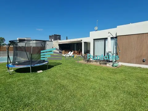 Casa en Venta en Countries y Barrios Cerrados en Esteban Echeverria, USD 295.000