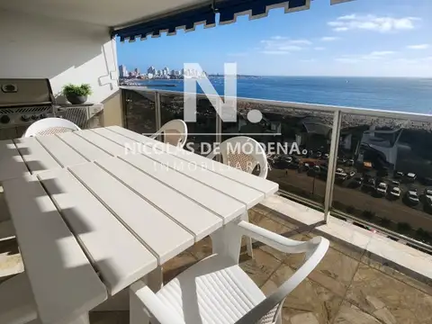 Alquila departamento de 3 dormitorios en Mansa Punta del Este.