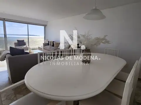 Alquila departamento de 3 dormitorios en Mansa Punta del Este.