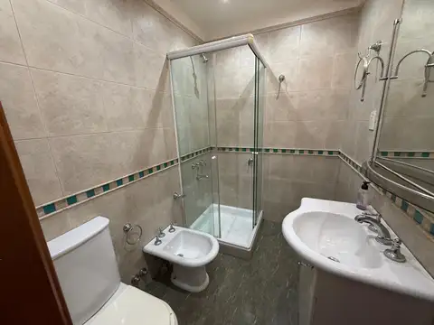 Casa en Alquiler con 1 cochera