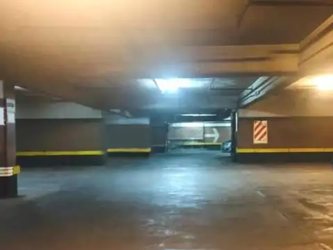 VENTA DE COCHERA CUBIERTA EN MICROCENTRO | CORRIENTES AL 800