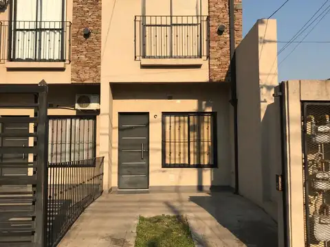 MODERNO DUPLEX SOBRE LOTE 3.50 x 20 A METROS DE BRANDSEN  