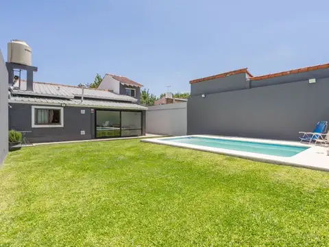 CASA EN VENTA BOULOGNE C/JARDIN, PILETA Y QUINCHO!