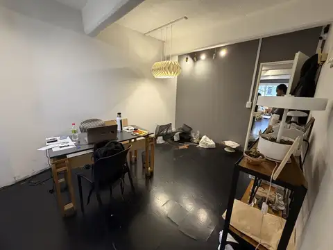 VENTA DE AMPLIA Y LUMINOSA OFICINA, RECOLETA