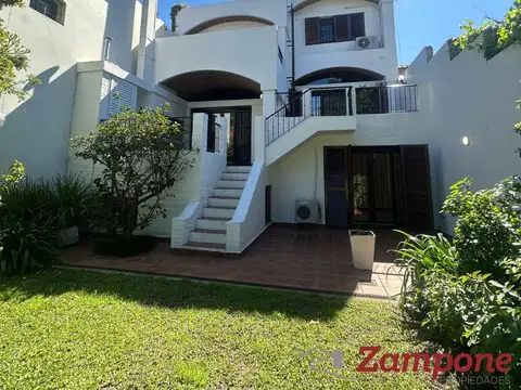 Casa en Alquiler con 3 cocheras