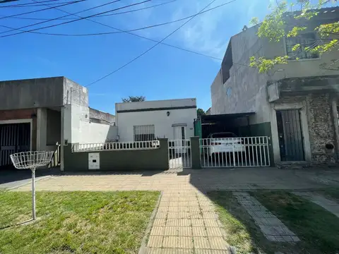 VENTA de Casa 3 Amb con cochera en Caseros, Tres de Febrero