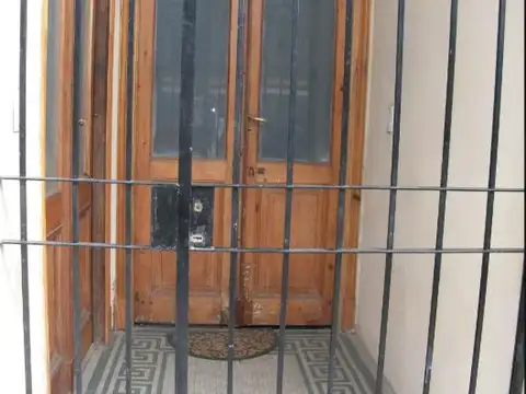 Casa 6 ambientes con 2 baños