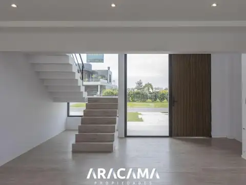 Casa 5 ambientes con 3 baños