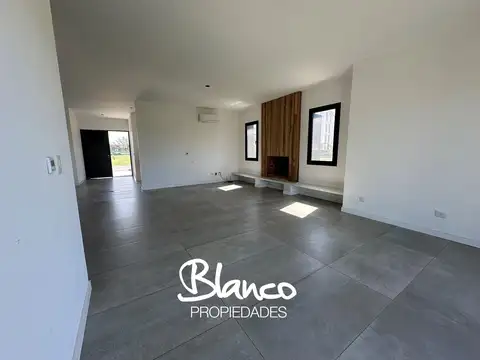 Casa 4 ambientes con 3 baños