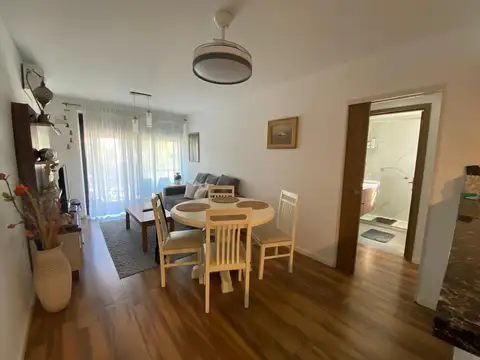 Departamento de dos dormitorios con cochera en la florida
