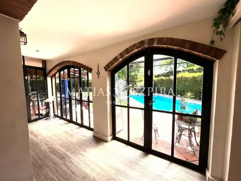 Casa 5 ambientes con 4 baños