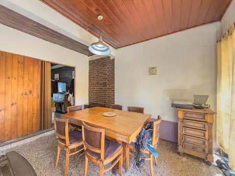 CASA VENTA CITY BELL 3 DORMITORIOS PATIO QUINCHO