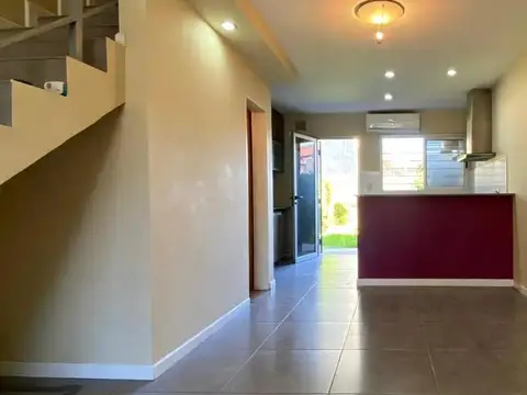 Depto Tipo Casa en Alquiler de 4 ambientes