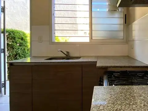 Depto Tipo Casa 4 ambientes con 2 baños