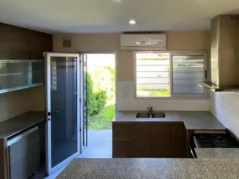 Depto Tipo Casa en Alquiler en Ituzaingo Norte, USD 1.100