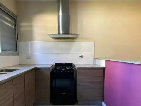 Depto Tipo Casa en Alquiler con 1 cocheras
