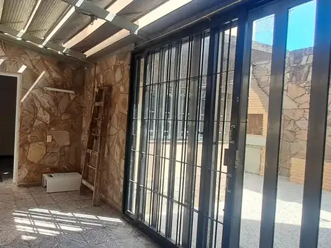 Casa en Alquiler con 1 cochera