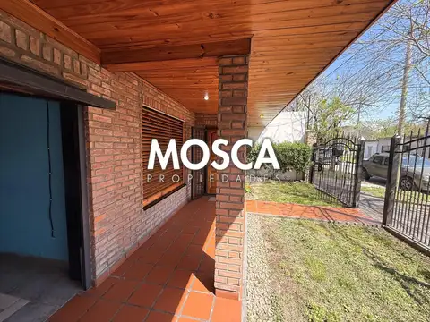 Casa 7 ambientes con 2 baños