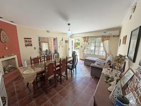 Casa en Venta con 3 cocheras