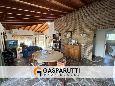 Casa en Venta con 3 cocheras