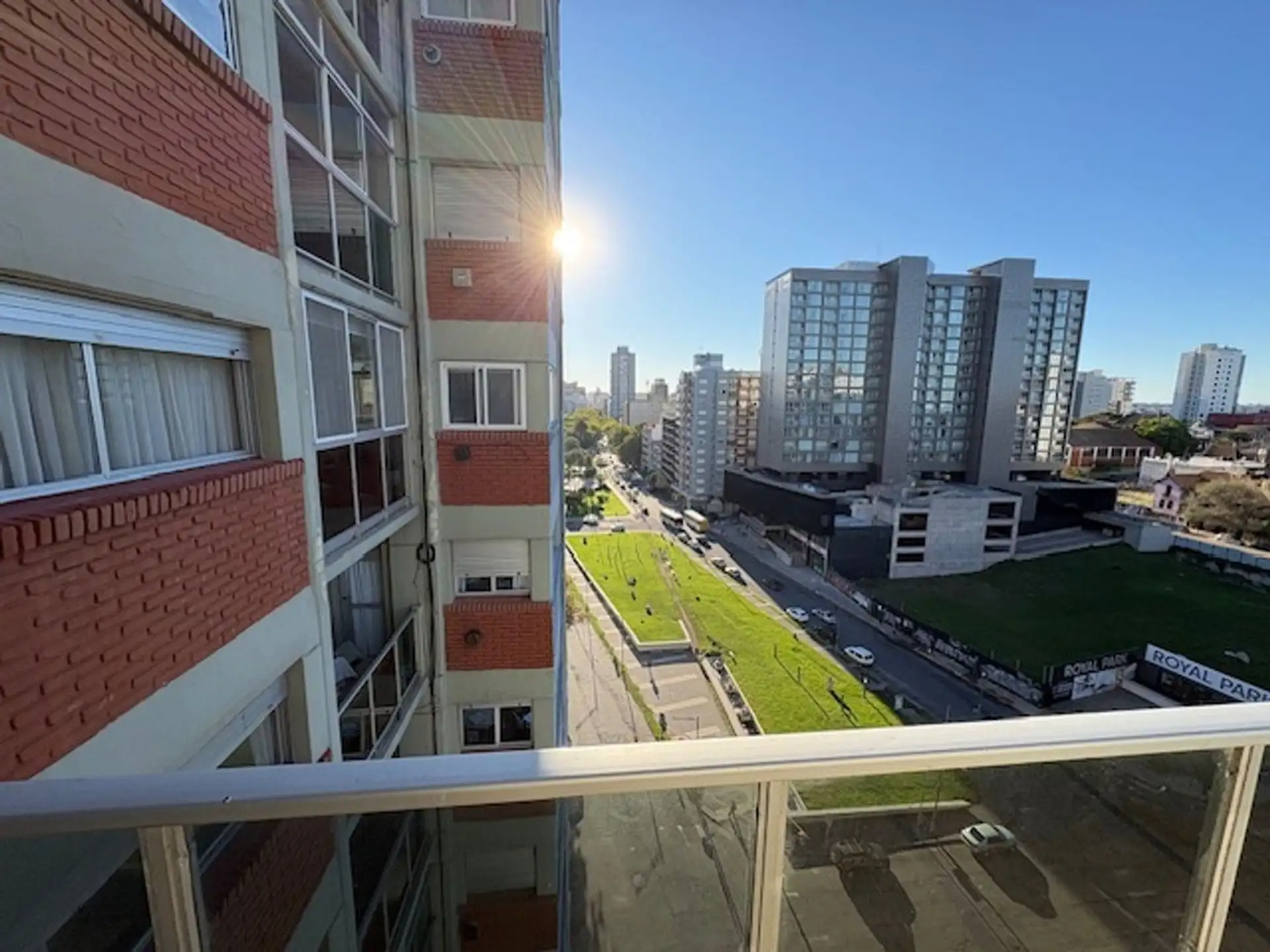 VENTA SEMIPISO FRENTE AL MAR CON COCHERA