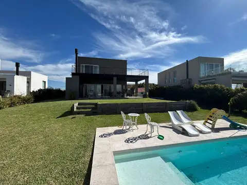Casa en Venta a la Laguna en El Naudir - Aguas Privadas