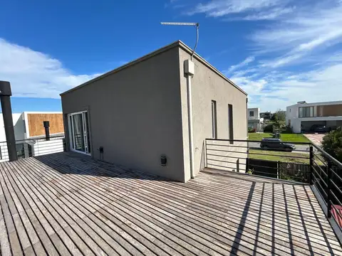 Casa 7 ambientes con 3 baños