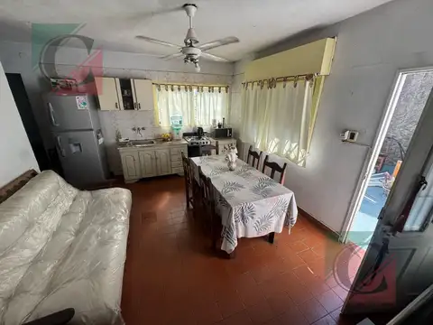 Casa 5 ambientes con 2 baños