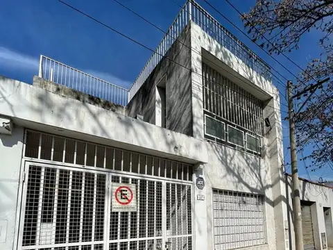 EN VENTA CASA A REFACCIONAR 4 DORM CON COCHERA